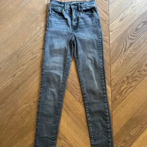 Levis - Jean slim noir Mile High super skinny