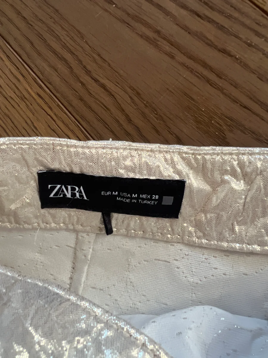 Zara - Jupe short dorée – Image 9