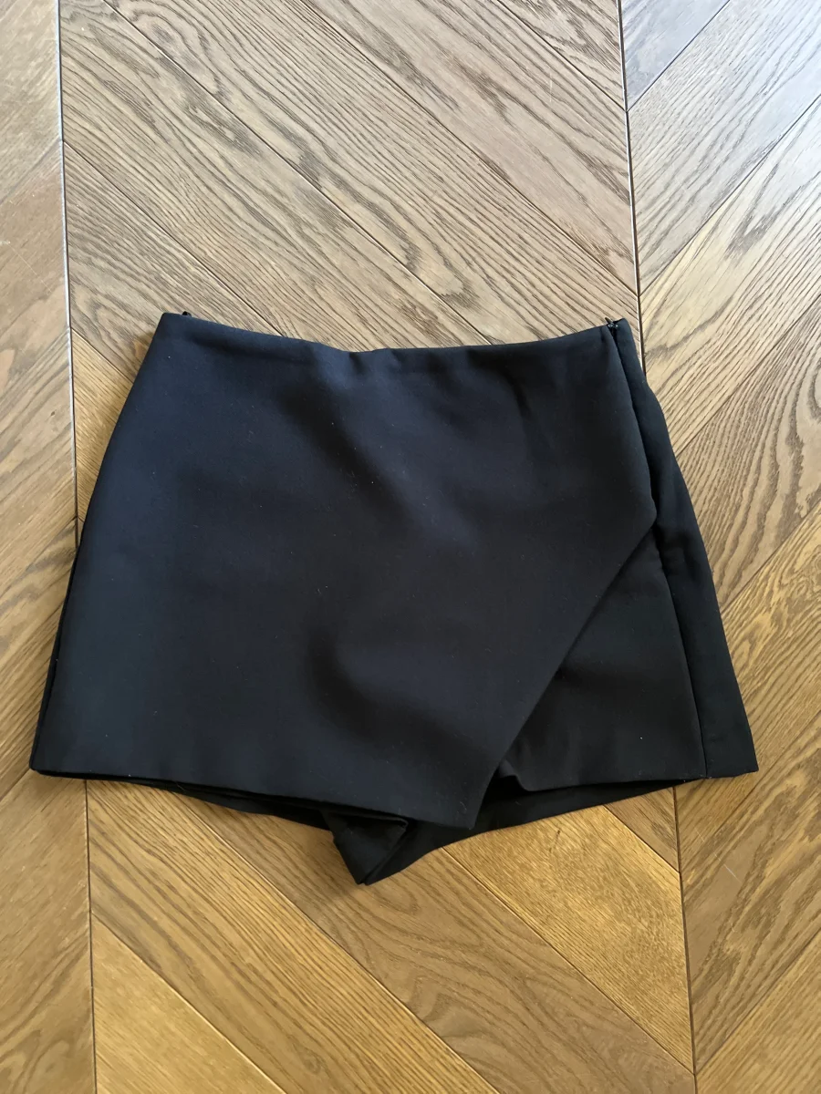 Zara - Jupe short noire – Image 4