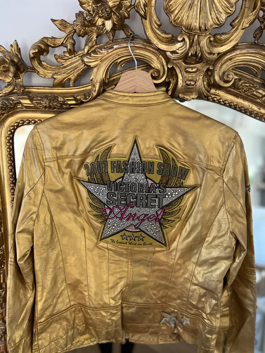 Noémie Lenoir Veste Victoria Secret Collector or – Image 6