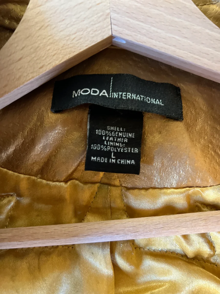 Noémie Lenoir Veste Victoria Secret Collector or – Image 8