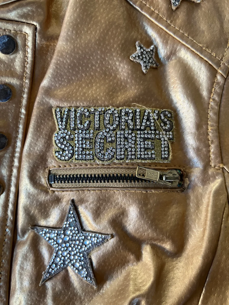 Noémie Lenoir Veste Victoria Secret Collector or – Image 9