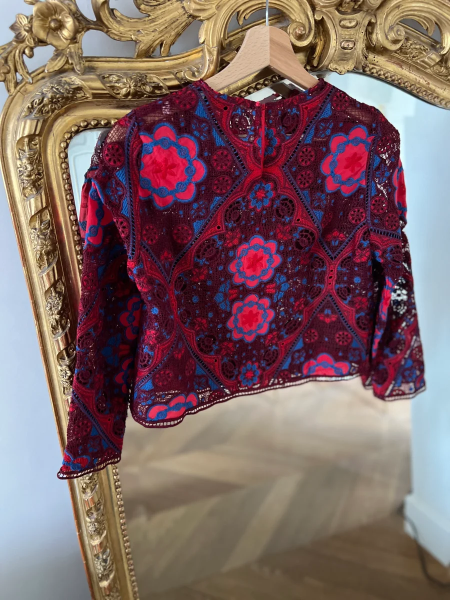 Blouse brodée Sandro rouge et bleue – Image 7
