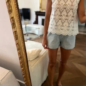 Top Maje brodé décolleté carré