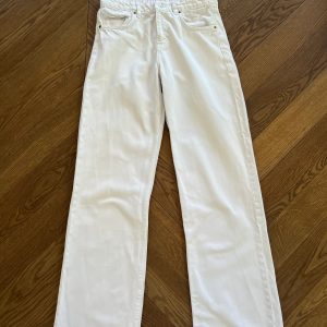 Zara - Jean blanc évasé bis 38