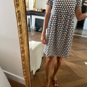 Robe à motifs bleu et orange