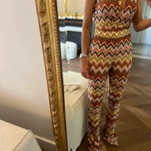 Ariane Brodier Ensemble Bershka coloré pantalon et haut