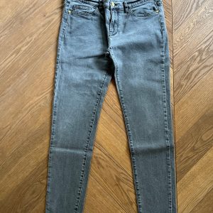 Jean Des Petits Hauts gris taille basse