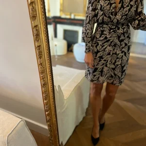 Ba&sh - Robe noire à motifs beige et mauve