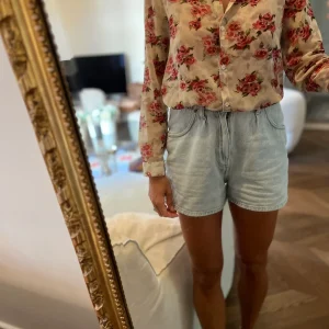 Chemise The Kooples à fleurs roses