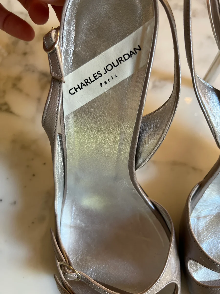 Sandales à talons Charles Jourdan grises – Image 4