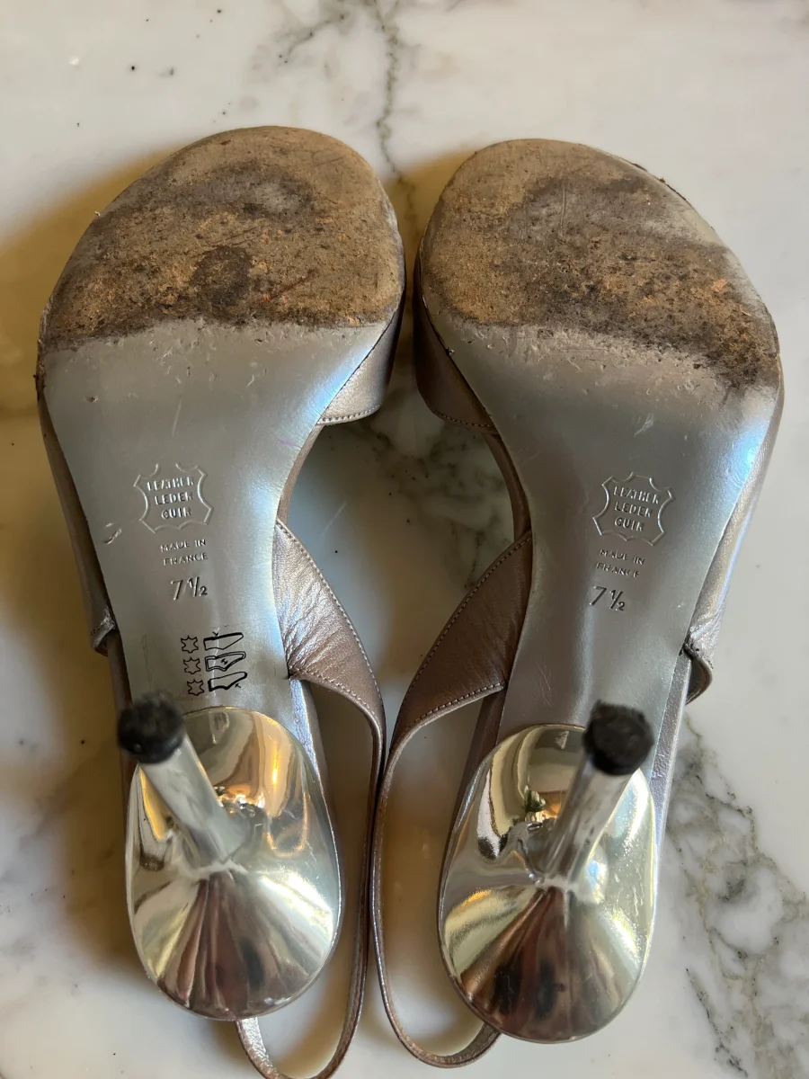 Sandales à talons Charles Jourdan grises – Image 7