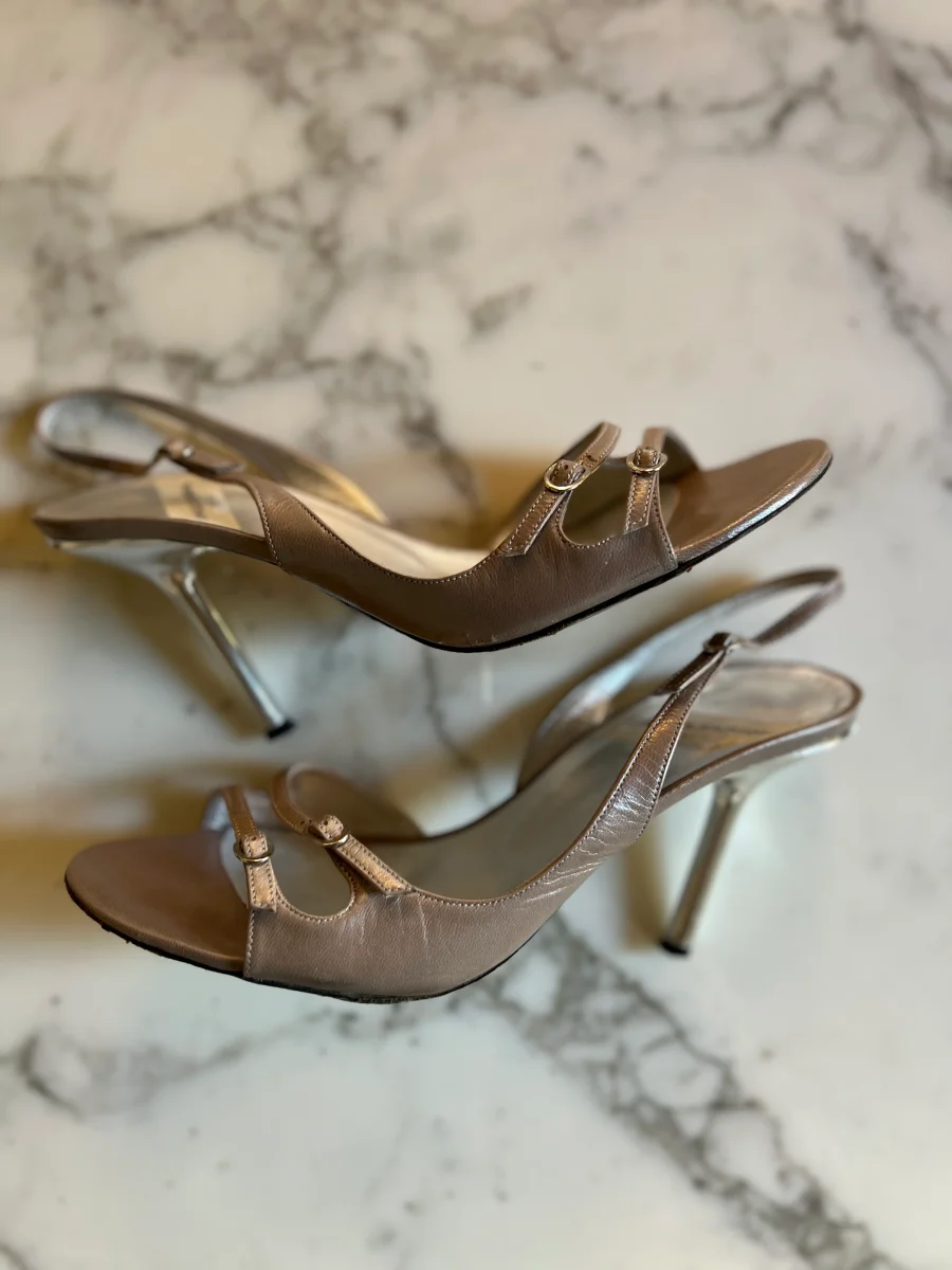 Sandales à talons Charles Jourdan grises – Image 8