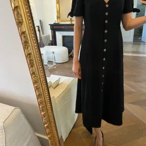 Robe Sézane Vic noire à boutons