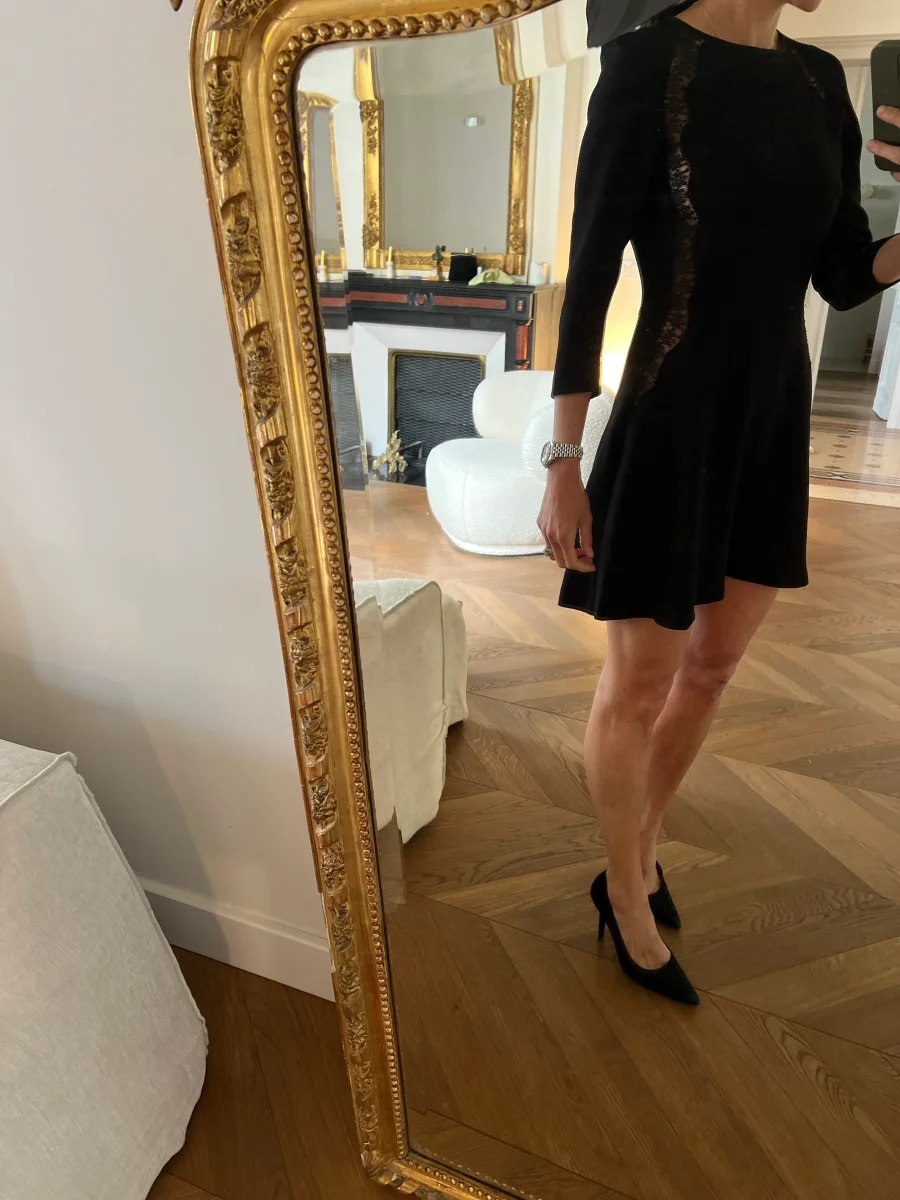 Robe Sandro patineuse noire ajourée – Image 3