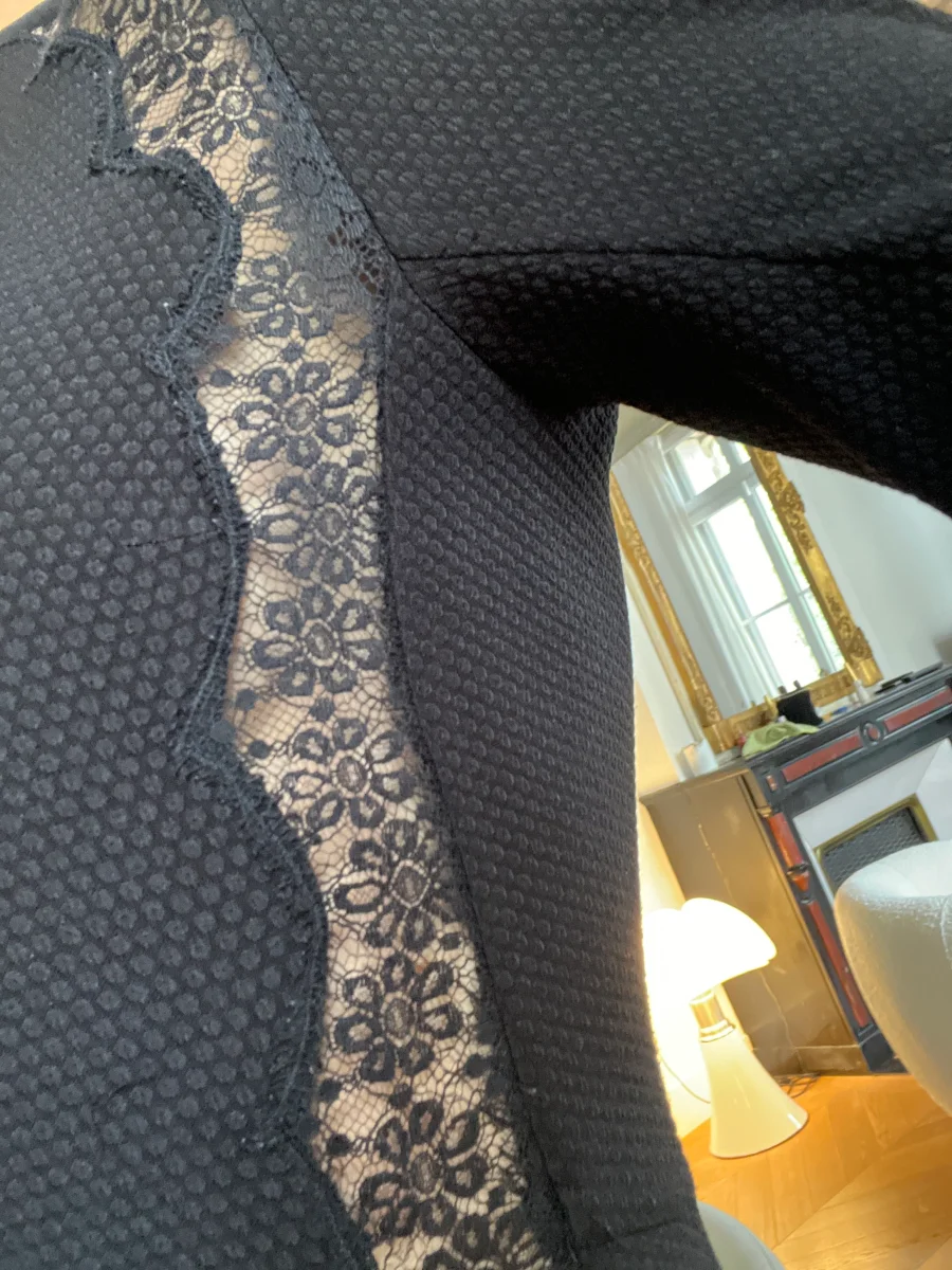 Robe Sandro patineuse noire ajourée – Image 6