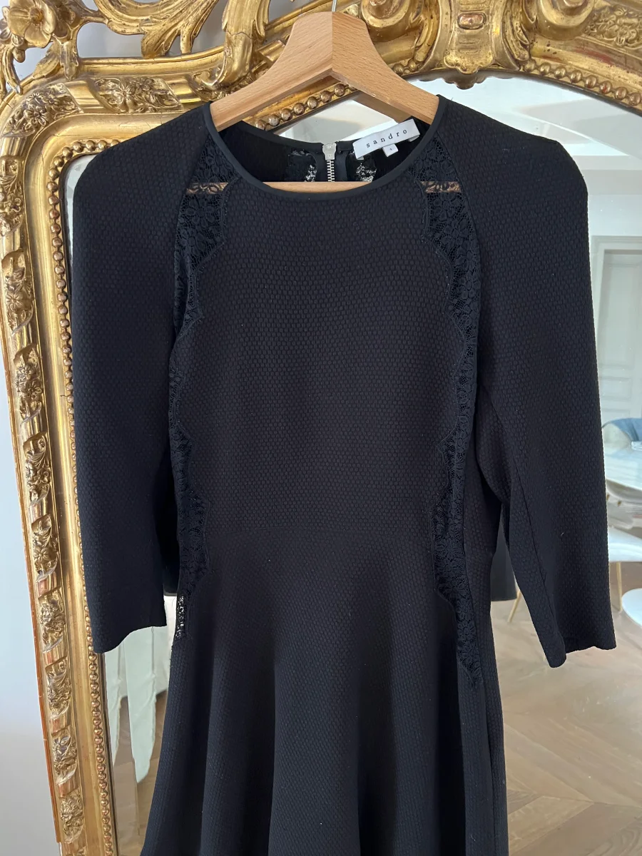 Robe Sandro patineuse noire ajourée – Image 7