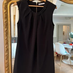 Robe noir Good Look col perles