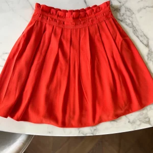 Jupe Claudie Pierlot rouge orangée plissée