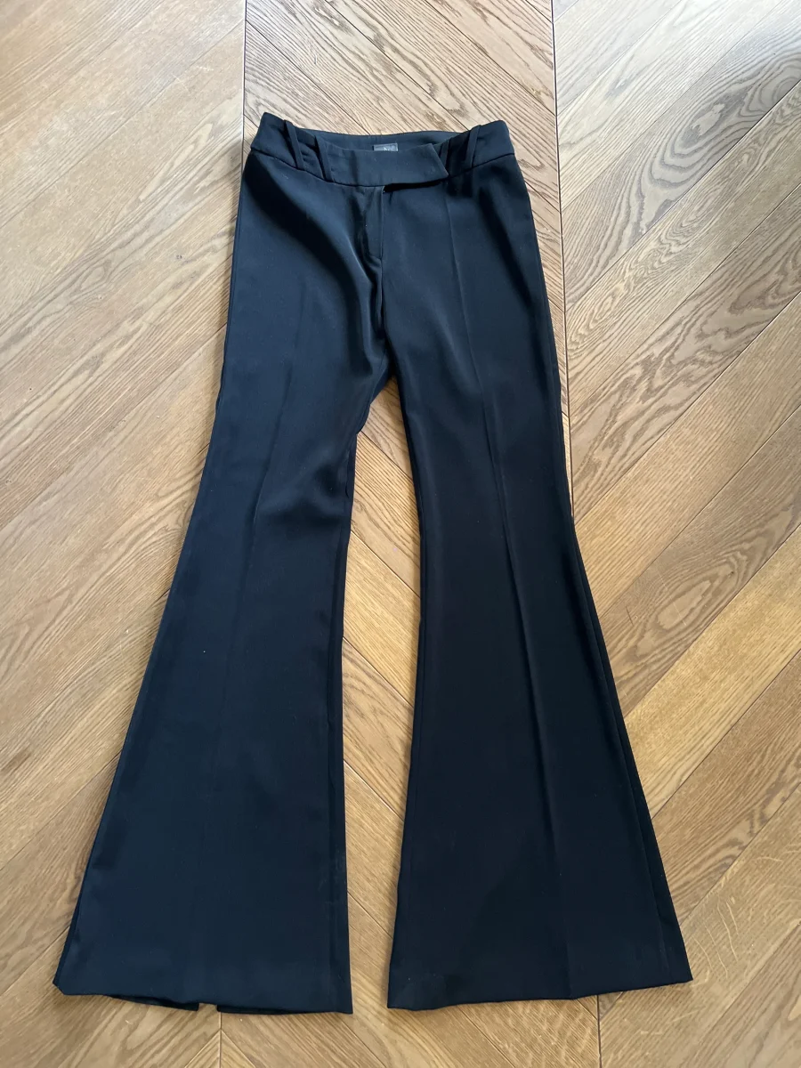 Pantalon Thierry Mugler noir évasé – Image 6