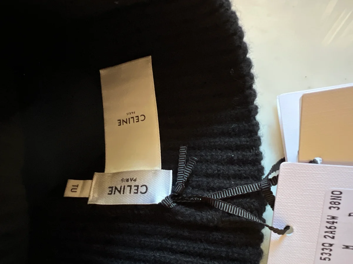 Céline - Bonnet en laine Neuf noire Lucky Lover – Image 3