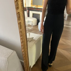 Noémie Lenoir Combinaison Justicia Ruano bleu marine