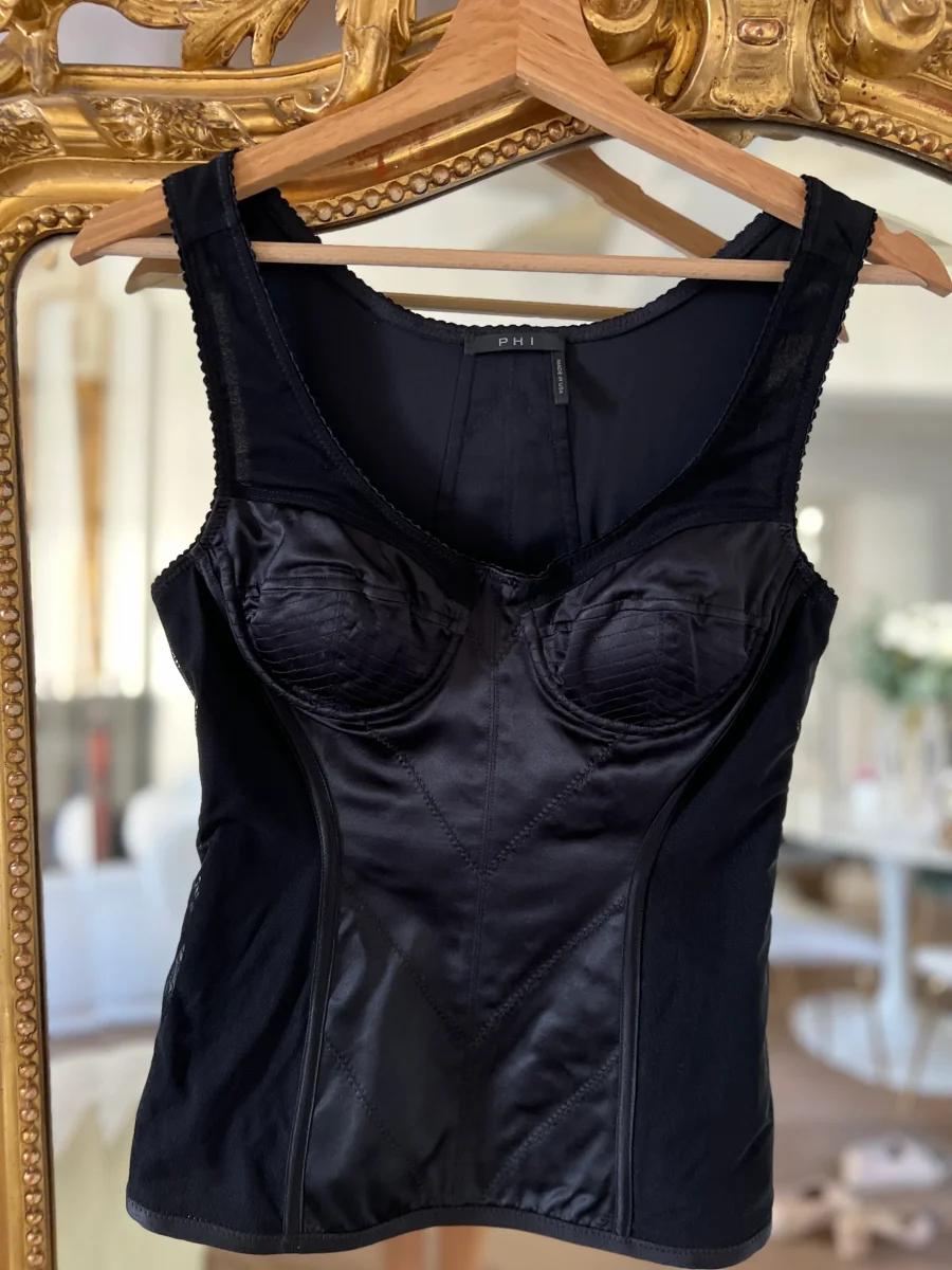 Noémie Lenoir Haut Phi noir satiné – Image 2