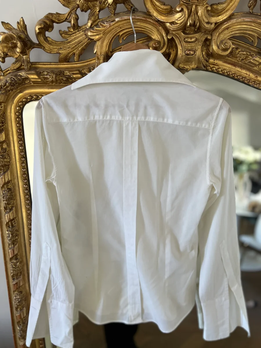 Noémie Lenoir Chemise Dolce&Gabbana blanche écusson – Image 7