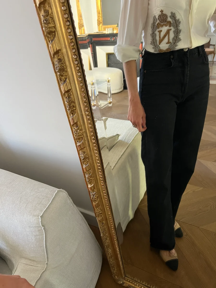 Noémie Lenoir Chemise Dolce&Gabbana blanche écusson – Image 4