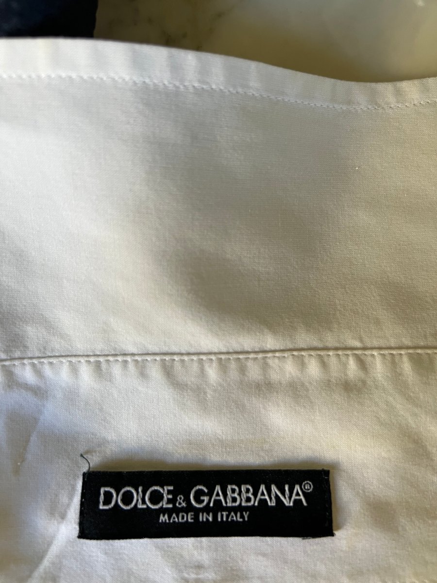 Noémie Lenoir Chemise Dolce&Gabbana blanche écusson – Image 8