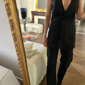 Noémie Lenoir Haut Elise Overland noir