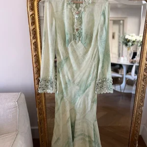 Noémie Lenoir Robe Studio H&M vert clair