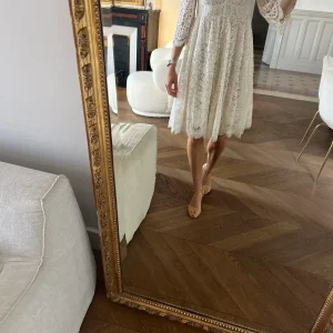 Noémie Lenoir Robe Dolce&Gabbana blanche brodée