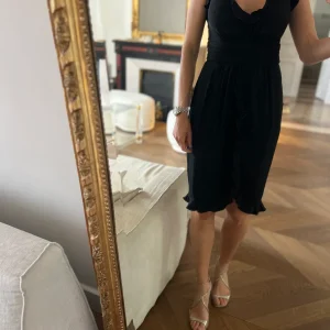 Noémie Lenoir Robe Dolce&Gabbana à bretelles noires