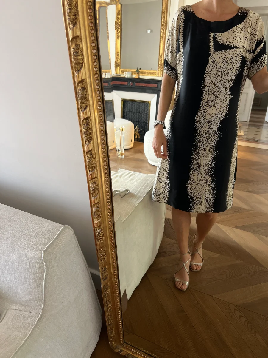 Noémie Lenoir Robe Paul&Joe en soie noire et ecrue – Image 2