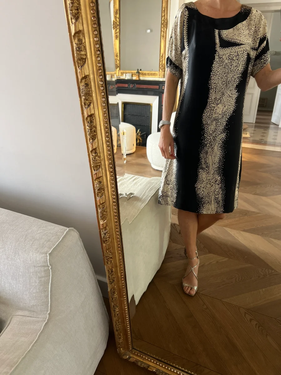 Noémie Lenoir Robe Paul&Joe en soie noire et ecrue – Image 3