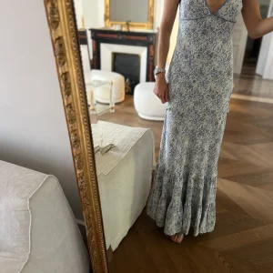 Noémie Lenoir Robe longue à bretelles Chloé bleu