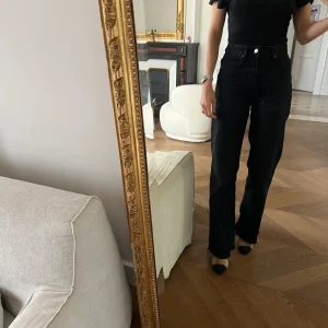 Noémie Lenoir T-shirt noir Kiki de Montparnasse