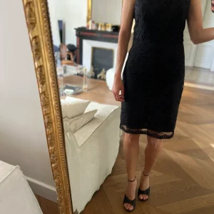 Anne Charlotte Robe Tara Jarmon noire en dentelle