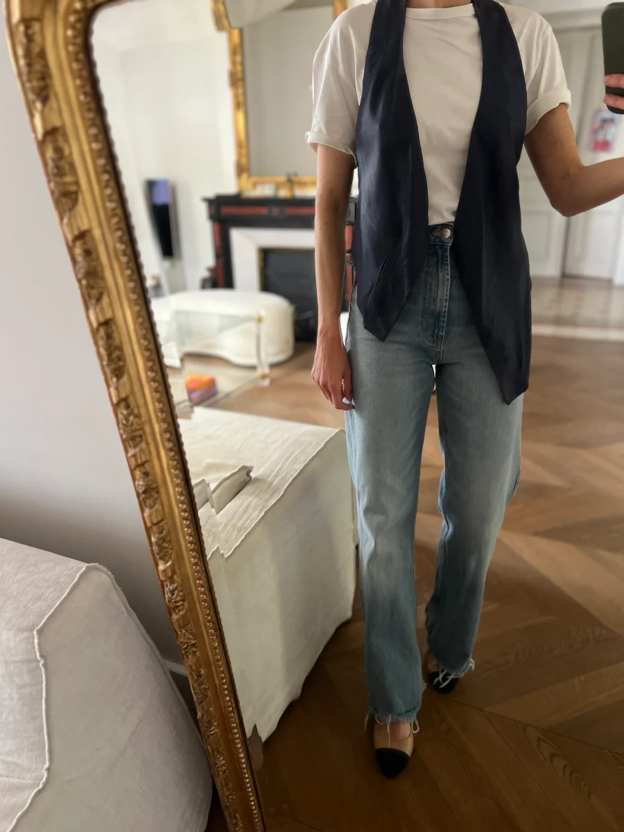 Noémie Lenoir Boléro Helmut Lang en cuir bleu marine – Image 2