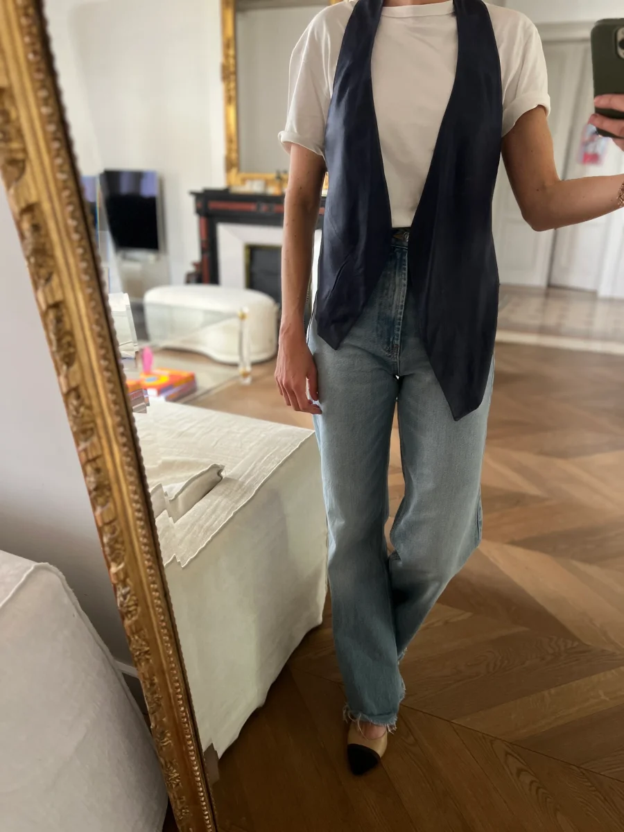 Noémie Lenoir Boléro Helmut Lang en cuir bleu marine – Image 4