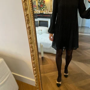 Robe Maje noire plissée à pois irisés