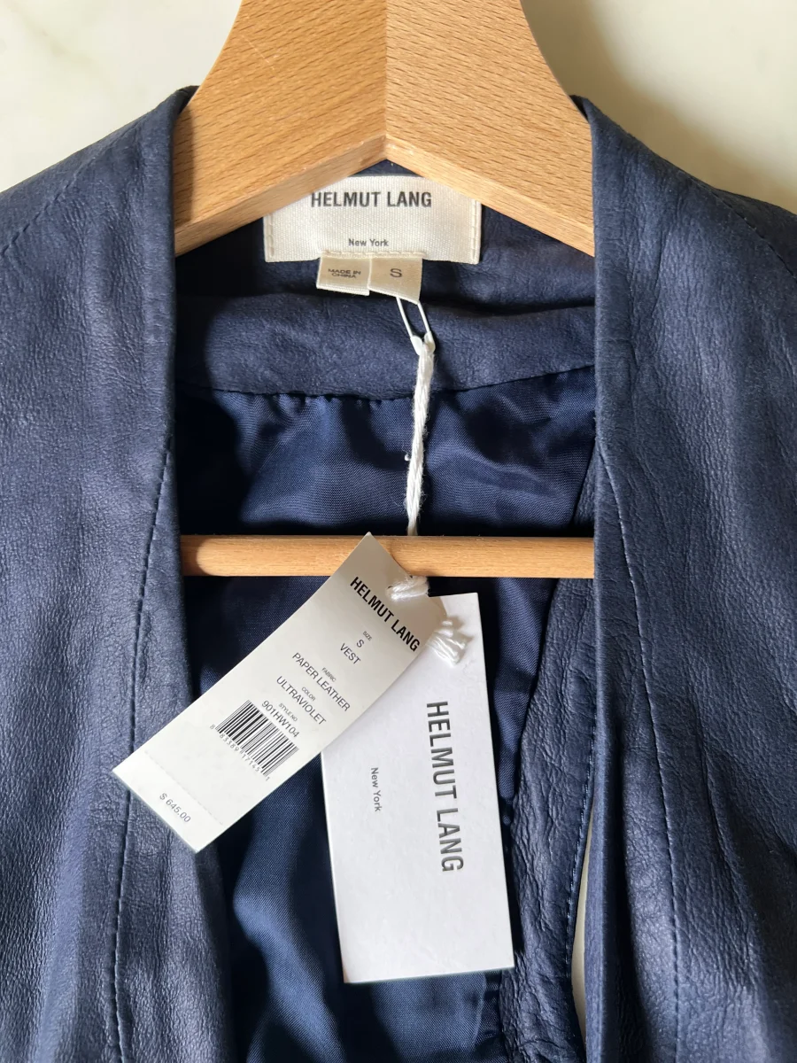 Noémie Lenoir Boléro Helmut Lang en cuir bleu marine – Image 9