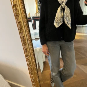 Ariane Brodier Foulard en soie Grey Hall Design