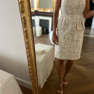 Robe BCBG Maxazria à dentelle ecrue