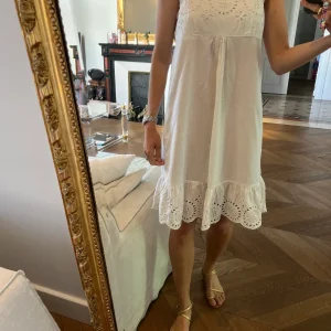 Anne Charlotte Robe Blanche Armani Jeans