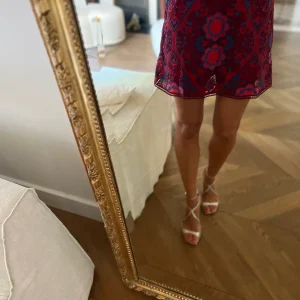 Jupe Sandro en dentelle rouge et bleue