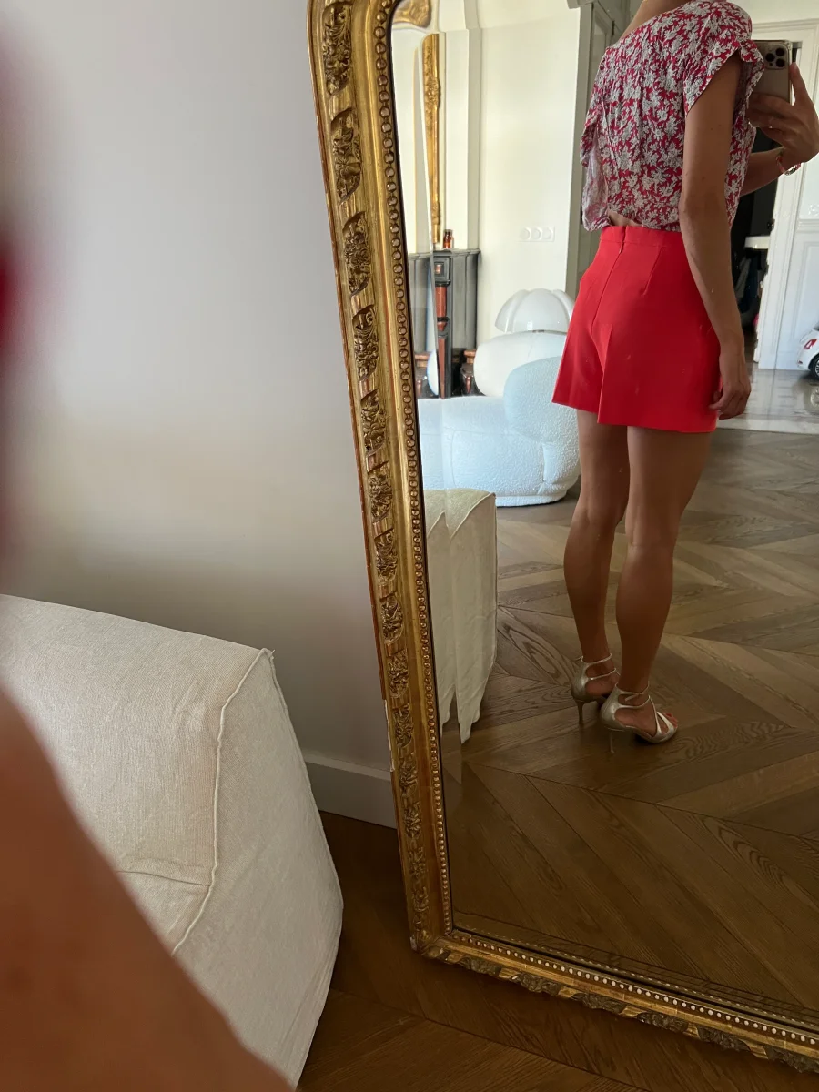 Combishort Claudie Pierlot bas rouge et haut à motifs – Image 4