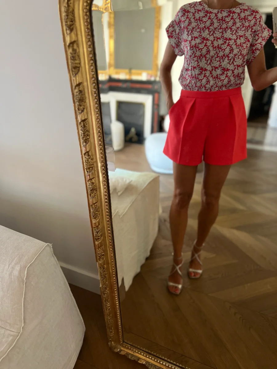 Combishort Claudie Pierlot bas rouge et haut à motifs – Image 3