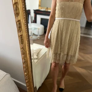 Robe dorée Caroline Bouvier